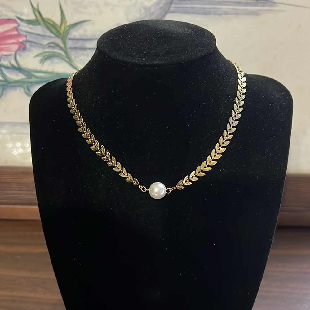 Gold plated stainless steel leaf and pearl choker necklace